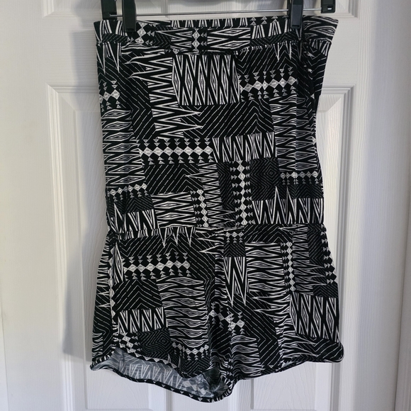 Black and White Geometric Print Strapless Romper Size S - Picture 4 of 5